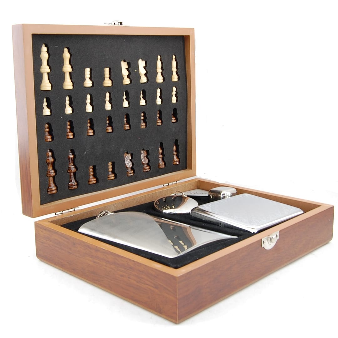 Ploskačka, pohárik, tabatierka, kocka - Darčeková šachová kazeta - AM013