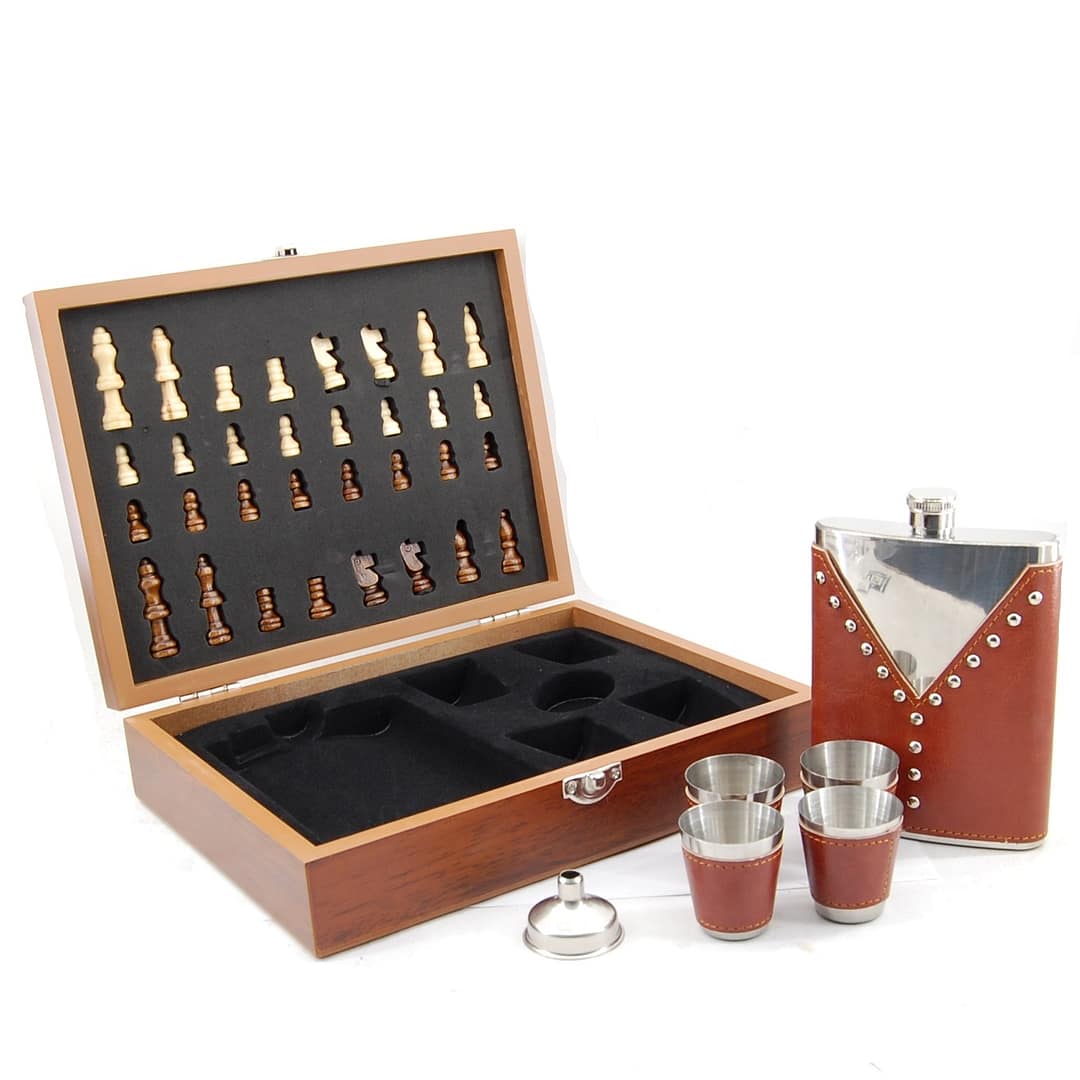 Ploskačka, poháriky, lievik - Darčeková šachová kazeta - MH-4