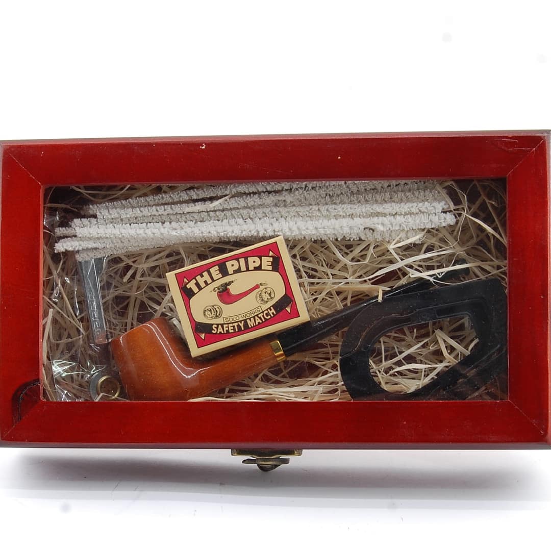 Mr. Brog  Fajkový set- Drevená fajka, čistiace tyčinky, dusitko, zápalky, stojan- 3-19-29