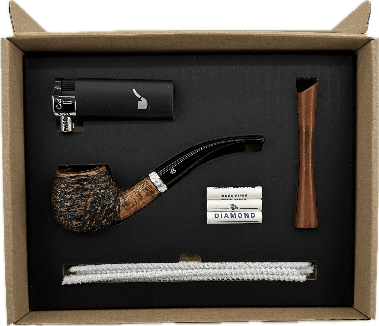 Mr. Brog Fajkový set 10. - Drevená fajka z briaru, zapaľovač, čistiace tyčinky, filtre, dusatko. 1 Mr. Brog Fajkový set 10. - Drevená fajka z briaru, zapaľovač, čistiace tyčinky, filtre, dusatko.