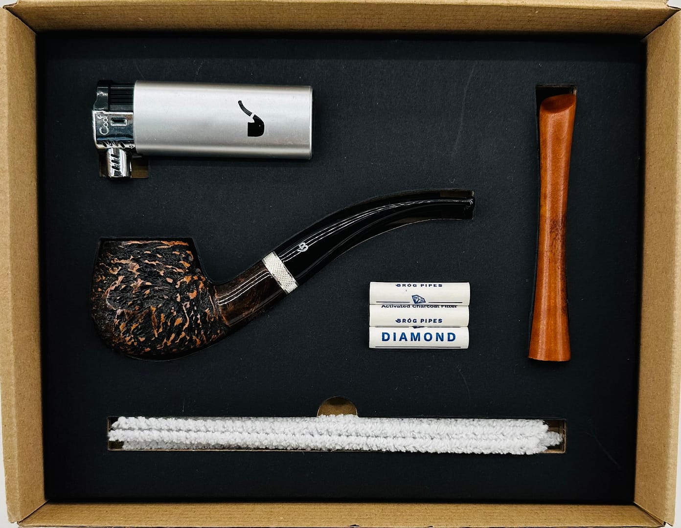 Mr. Brog Fajkový set 2. - Drevená fajka z briaru, zapaľovač, čistiace tyčinky, filtre, dusatko.